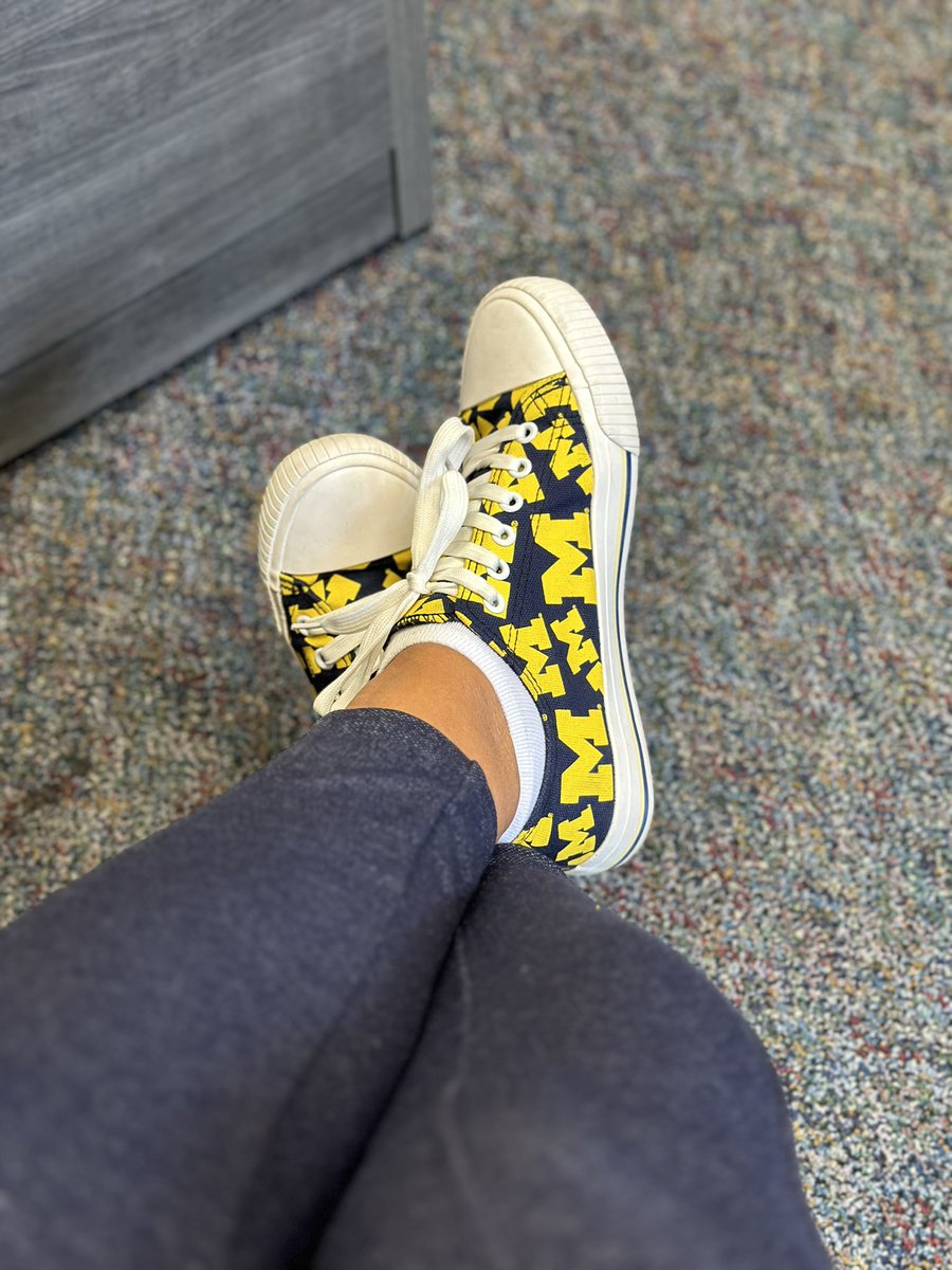 TaraFlowers22's tweet image. 💛Opening Day!! ✂️🖍️
💙Welcome Back MSD!! 📚🍎
〽️We are ready for the 23-24 SY!! 📓✏️
#muhlpride #back2school #2023 #mberggear @KristinMPerez