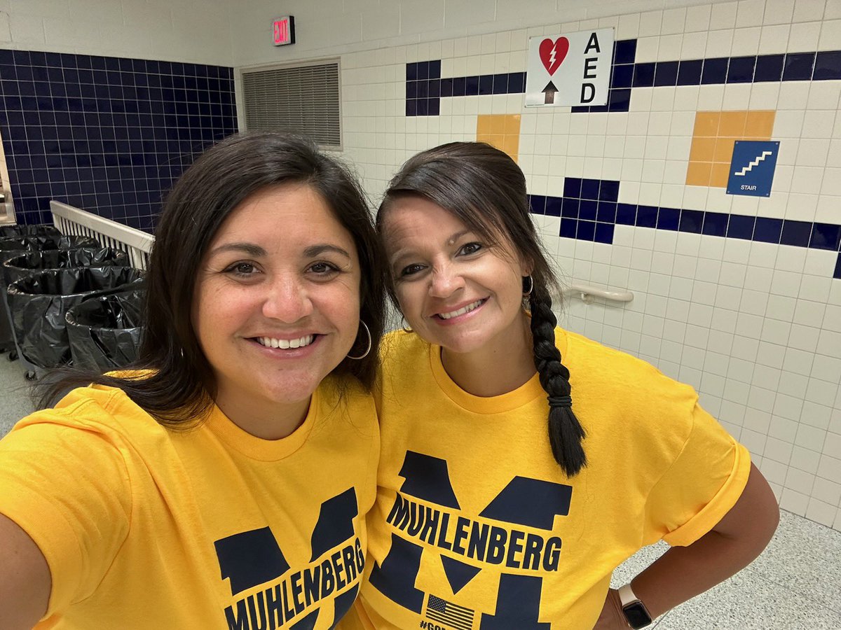 TaraFlowers22's tweet image. 💛Opening Day!! ✂️🖍️
💙Welcome Back MSD!! 📚🍎
〽️We are ready for the 23-24 SY!! 📓✏️
#muhlpride #back2school #2023 #mberggear @KristinMPerez