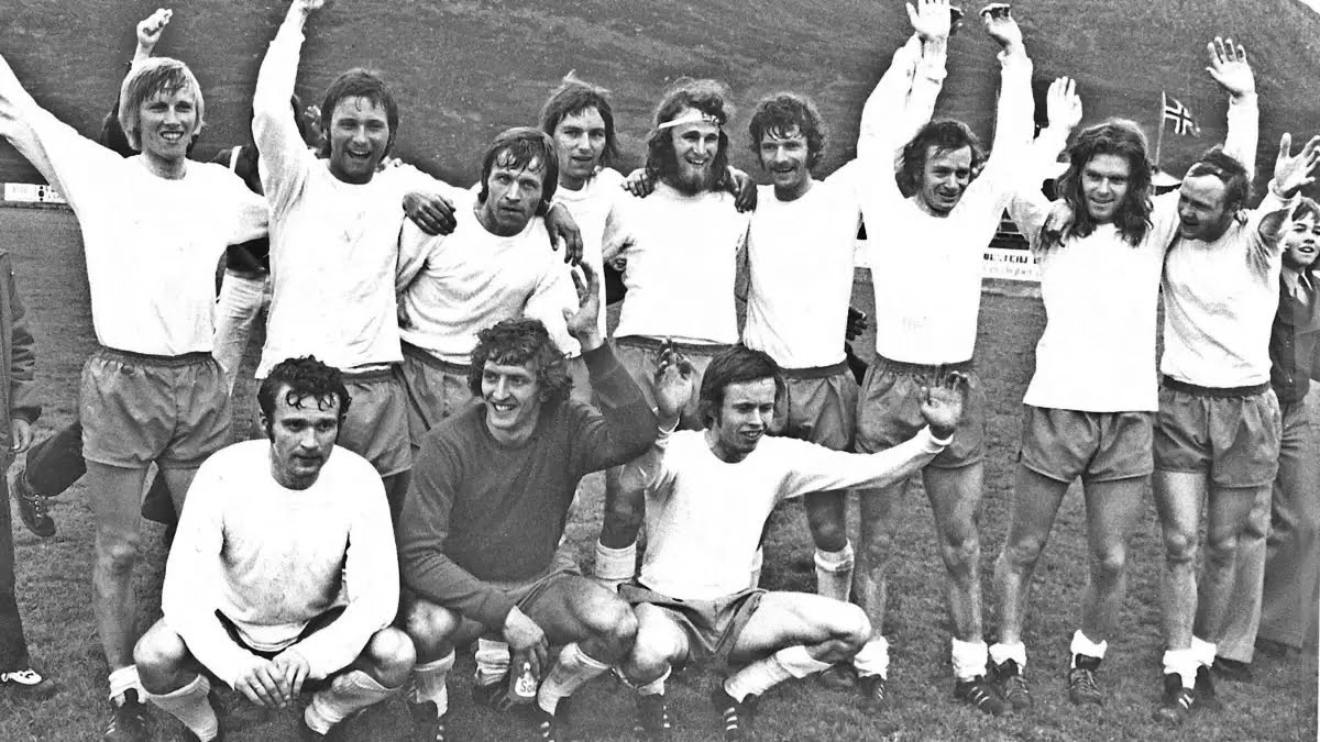 oldkubrick's tweet photo. bir günde düşmedik bu sevdaya bizde Molde kanı büyükdededen gelir, başarılar çocuklar 💙🤍 #forzamolde https://t.co/hGjMVv87f2