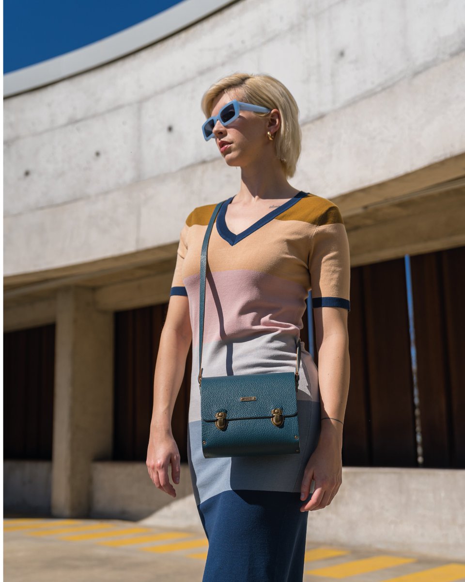 mudunderdesign's tweet image. Mini Tingri - Smaller Tingri version, a bigger style impact.
Scratch-free cork lining
Water-resistant
Handmade in Portugal
Dimensions: 19x17x6.5 cm
Embrace minimalism: declutter space, simplify schedule, and adopt "less is more" mentality.
#MiniTingri #CompactStyle