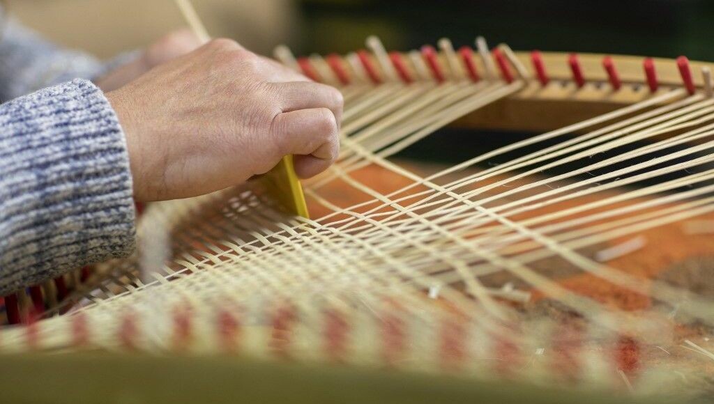 ici (@ici_officiel) on Twitter photo Osiéristes, marqueteurs ou bamboutiers : dans l'atelier des artisans de la vannerie
📌 Le travail de l'osier est une pratique ancestrale souvent méconnue
🎧 "L'atelier de nos talents" avec <a href="/LoicBallet/">ballet loic</a> ➡️ l.francebleu.fr/bWhx Osiéristes, marqueteurs ou bamboutiers : dans l'atelier des artisans de la vannerie
📌 Le travail de l'osier est une pratique ancestrale souvent méconnue
🎧 "L'atelier de nos talents" avec <a href="/LoicBallet/">ballet loic</a> ➡️ l.francebleu.fr/bWhx