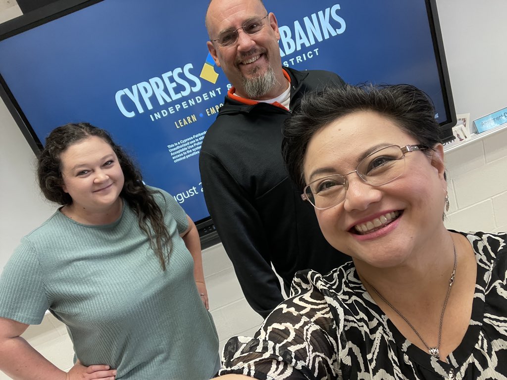 LainePFer's tweet photo. New teachers are amazed at the technology that our district provides for their classrooms. I 💕 training them! @Dennis_Watkins_ @CyFairISD @CyFairEdTech #EdTechlife #CFISDSPIRIT https://t.co/dLohdwUjw4