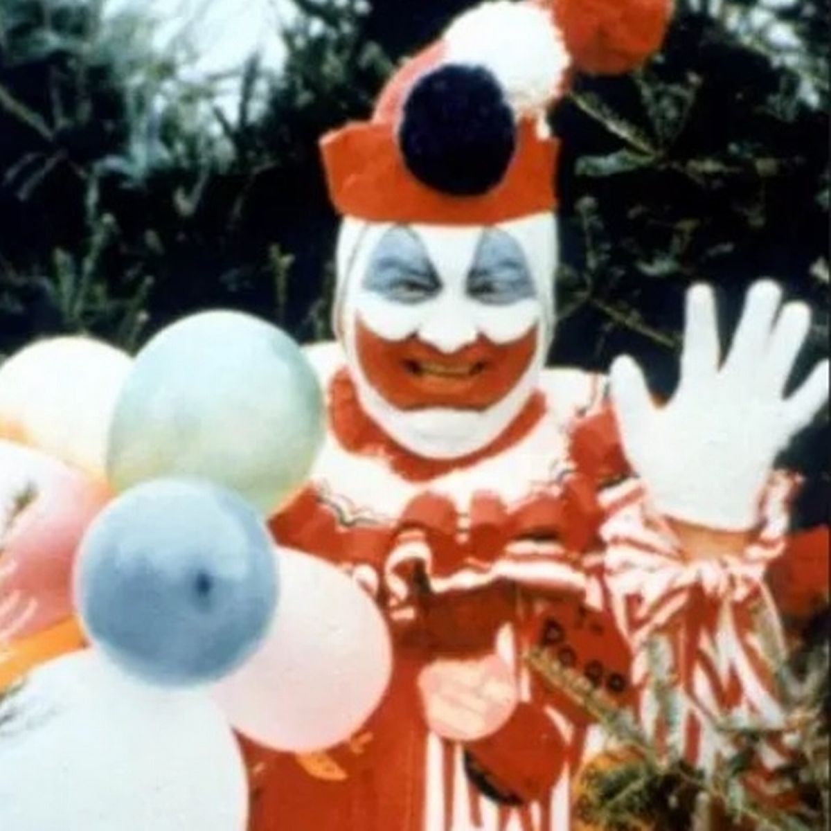 bleeding_grave's tweet photo. On Episode 21 of The Bleeding Grave, Austin finishes up John Wayne Gacy’s story by telling us about the murders, his downfall, and his execution. Hannah follows up by bringing us to the American Sideshow and P.T. Barnum’s infamous museum of oddities.

❤️🪦❤️ https://t.co/hSAq6WHWdd