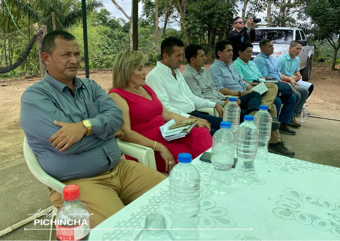 GADPichincha's tweet photo. #actualidad 
Estamos en el 📌Sitio Chontilla en Medio, una comunidad totalmente productiva que se encuentra entre Santana y Pichincha.
Fuimos invitados a una reunión de trabajo para afianzar estratégicamente la intervención de vías en el sector.
#PichinchaSomosTodos https://t.co/tdENQiYfPj