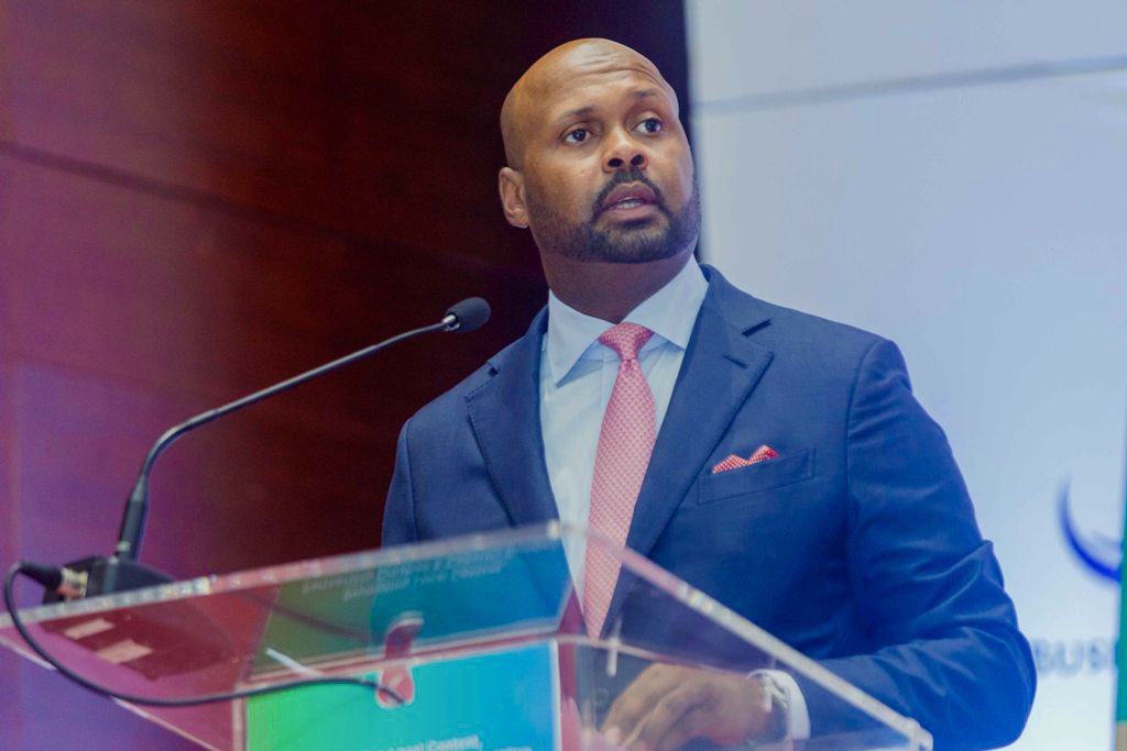 UMAARUFU NA CHEO

Kuwa na cheo ni sawa na kupanda daladala. Kondakta hukuthamini mno, maana kondakta anaheshimu sana uwepo wako kwa muda ule, ila ukilipa na ukishuka kwenye kituo huna tena thamani kwake. Hivi ndivyo ilivyo kwenye maisha, baadhi ya watu hupendwa na kuthaminiwa kwa