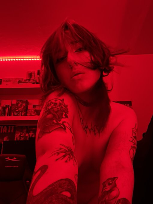 Damn I would fuck the shit out of you https://t.co/nfsuRh6hbr