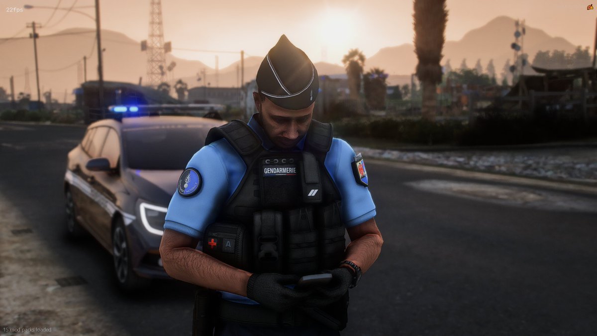 ❓[#MercrediQuizz] 

C'est le grade de Gendarme de Carrière.

Il suffit d'avoir : 
°1 an de carrière dans le grade de gendarme. 
°4 ans d'ancienneté militaire 
°Valider les CCPM (Contrôle de la Condition Physique du Militaire). 👮🏼

 #SimulationOpérationnelle #GendarmerieNationale