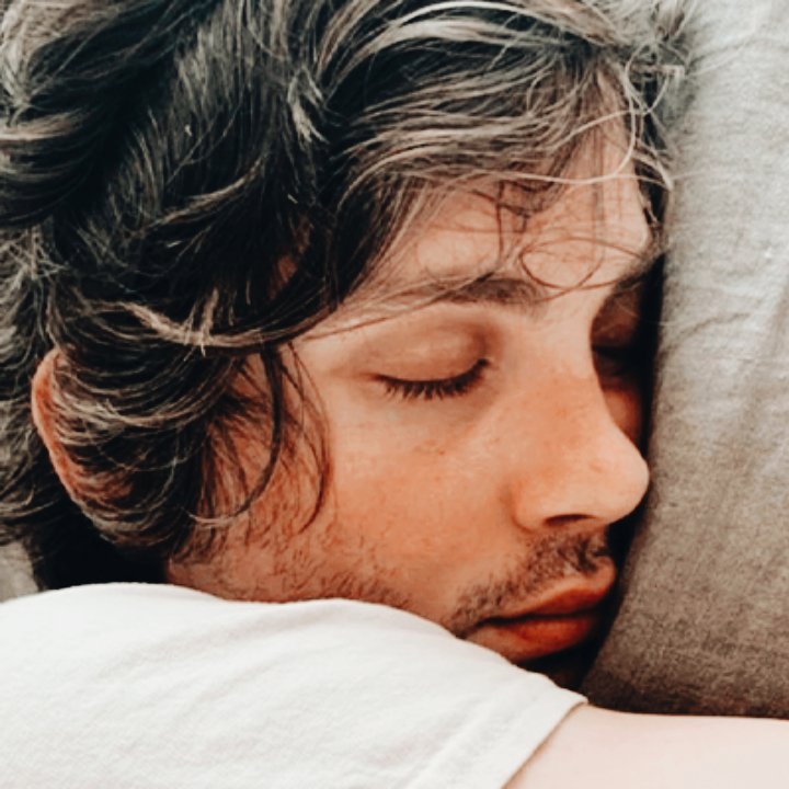 ㅤ
 ﹙⌕﹚𝐻𝐴𝑉𝐸 𝑌𝑂𝑈 𝑆𝐸𝐸𝑁
ㅤㅤㅤ 𝑇𝐻𝐼𝑆 𝑃𝐸𝑅𝑆𝑂𝑁 ?

ㅤㅤㅤ→ 𝗟𝗨𝗖  𝗕𝗔𝗟𝗭𝗔𝗖 ｡

ㅤ▢;  Hijo de Anaïs Balzac e Isabelle.
ㅤ▢;  Mellizo de Lucille
ㅤ▢;  Trabajo a elección
ㅤ▢;  27 años ; en #Freerol

ㅤㅤㅤㅤㅤ─── 𝖱𝖳﹢𝖬𝖦
ㅤ