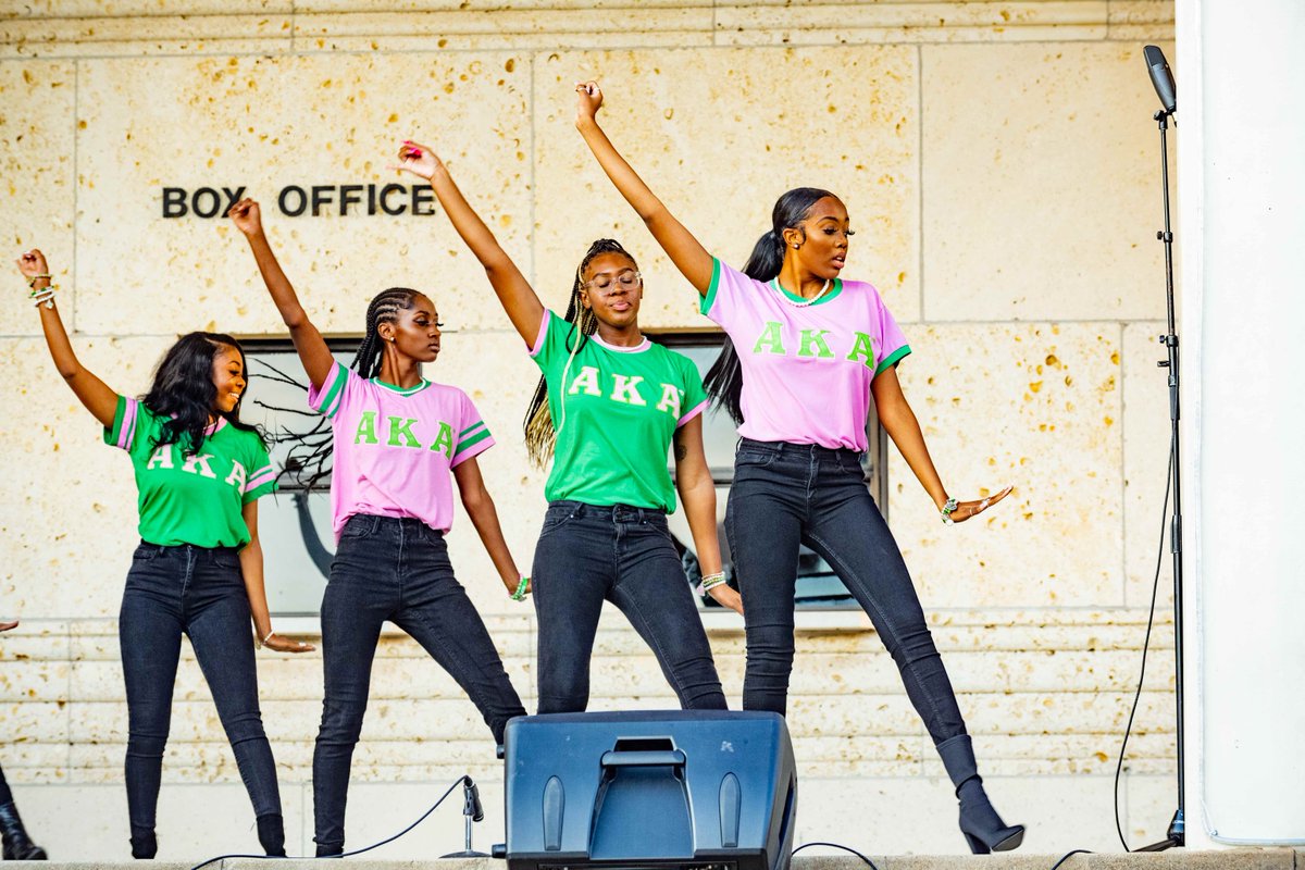 NationalBOTB's tweet image. 🎉🥁 Don't miss the beat at the Back on the Yard KICKOFF &amp;amp; Stroll Off Competition, Aug 25 at Texas Southern University! High School Bands, Greek Battle, Food Trucks, and more! Grab a friend; it's FREE! #StrollOff #ExperiencetheCulture #NBOTB #HoustonTX #BlackCulture