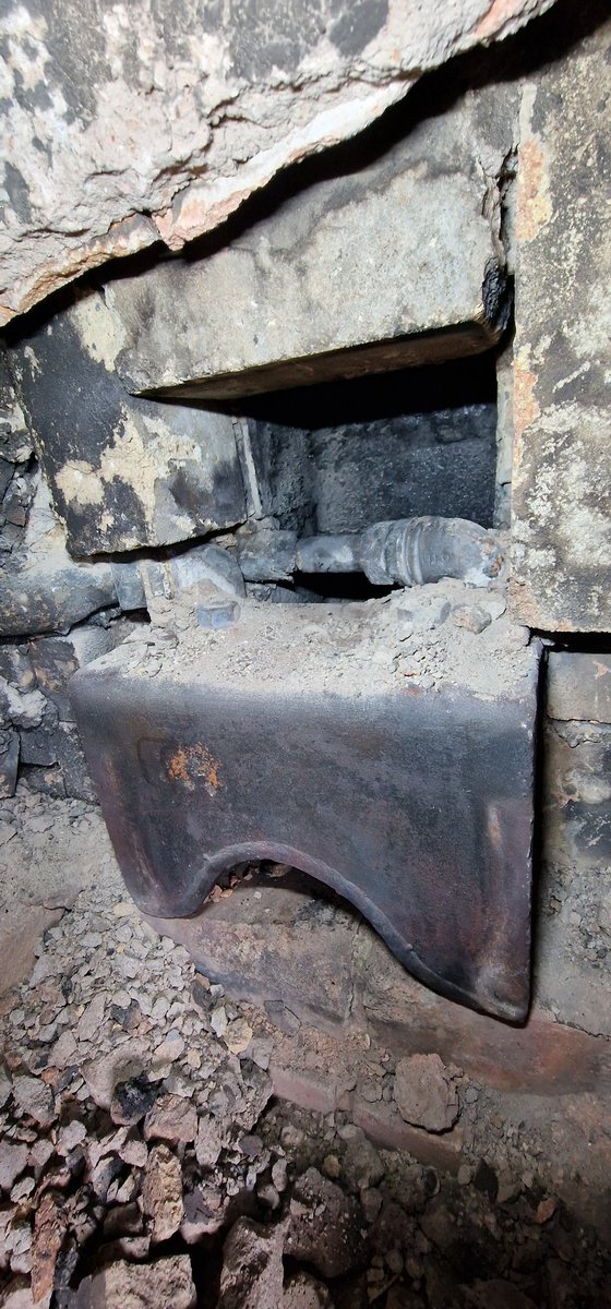 stepintimesweep's tweet photo. β οΈ Redundant back boilers! β οΈ
I'm back to this job today that I attended last year which I tweeted about, link below ππΏ
Carbon monoxide entering the bathroom through an open back boiler water pipe π§
Here's what I found and the cause.
#beCOaware #Carbonmonoxide #COaware #Boilers https://t.co/AjGogS07vS