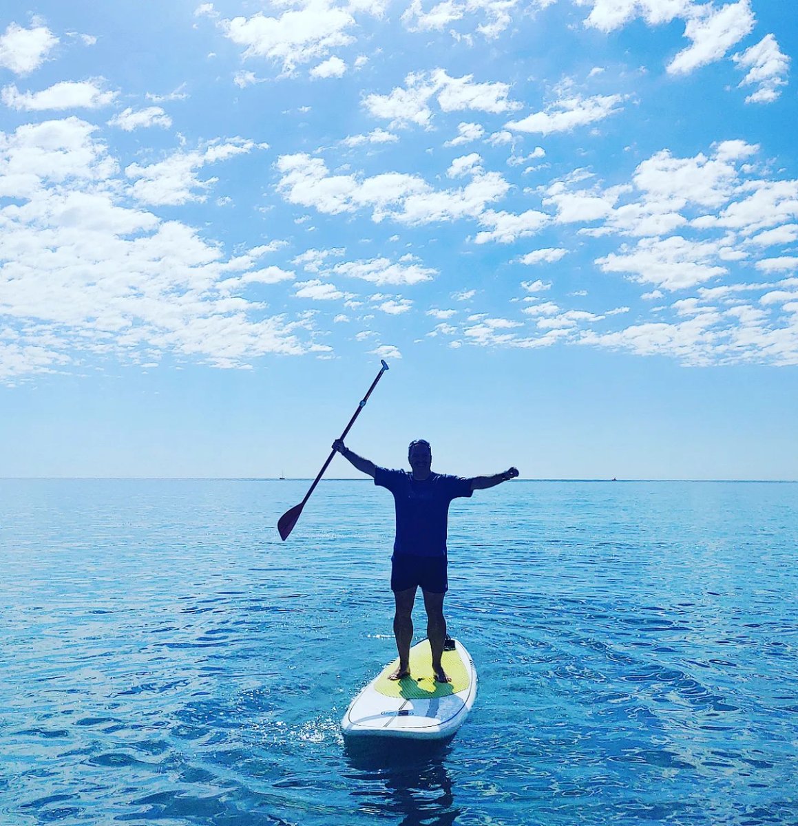 🏄 Padel sup, kayak, surf, vela, motos acuáticas... ⛵ 
Si te van los #deportesnáuticos las playas de #Benalmádena son tu sitio 🌊

#lovingBenalmádena ❤️
📸 @medusaadn
#costadelsol #Benalmadena #malaga #andalucia #spain #playasBenalmádena #playaCarvajal #padelsup #padelsurf