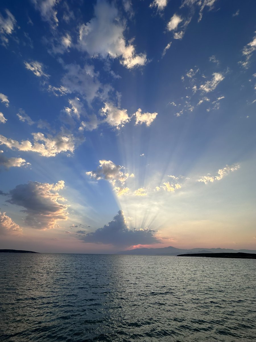 The rhythm is wide #sunriseinparos
