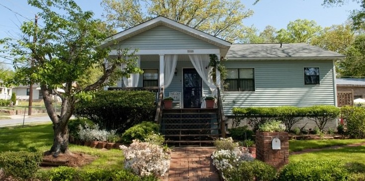 Habitat_org's tweet photo. #HabitatforHumanity is at work in all 50 U.S states. Here are examples of Habitat homes built in past years in North Carolina, Georgia, Colorado, and Texas. #WednesdayWisdom 🏠 https://t.co/GVUKs5uObR