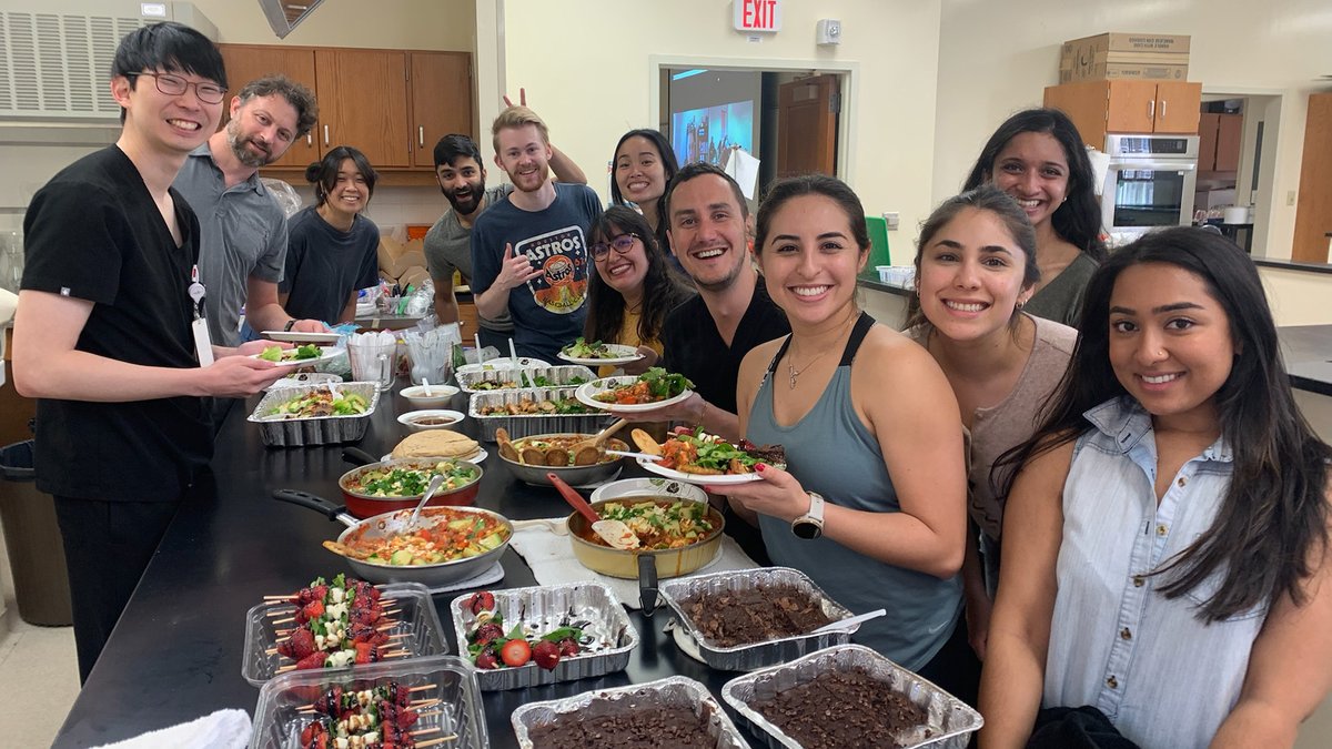 DellMedSchool's tweet photo. Learn more about the latest @DellMedPeds "Eat Well: Culinary Medicine" session, where pediatric residents &amp; fellows discussed fad diets and the impact diet culture has on children, all while cooking up a few recipes for healthy, nutritious meals. https://t.co/7DVjiD0CHG https://t.co/UZ4JIYhrxx