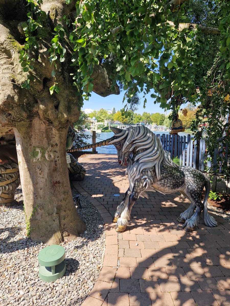 Rocky2404's tweet photo. @Ben_Aaronovitch i wonder if the employees of @europa_park are fans of Peter Grant too. Either way I found one of the creepy sheepeating unicorns in Rust, Germany. Haven't seen Peter though. #riversoflondon #petergrant #Foxglovesummer #europapark #unicorn #fluessevonlondon https://t.co/94WKLGz7Sm