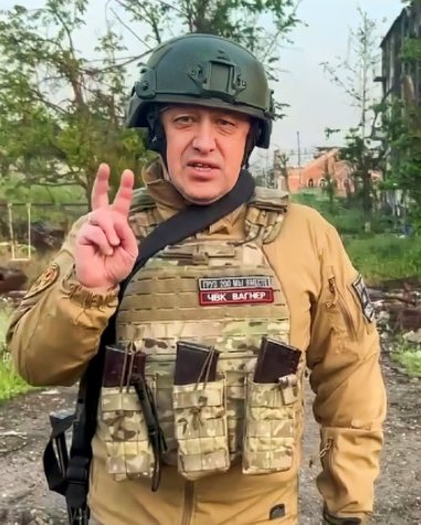 kushtipen's tweet photo. THE 48th LAWS OF POWER.
Law 1: "Never Outshine Your Master"

Short Story: Prevozhin &amp; Putin

June, Prigozhin (Wagner Boss), led a failed rebellion against Putin.

August, Private jet carrying Prigozhin flying to St Petersburg, with 7 passengers &amp; 3 crew crashed.

NO SURVIVORS. https://t.co/7qrL4Ao3nr