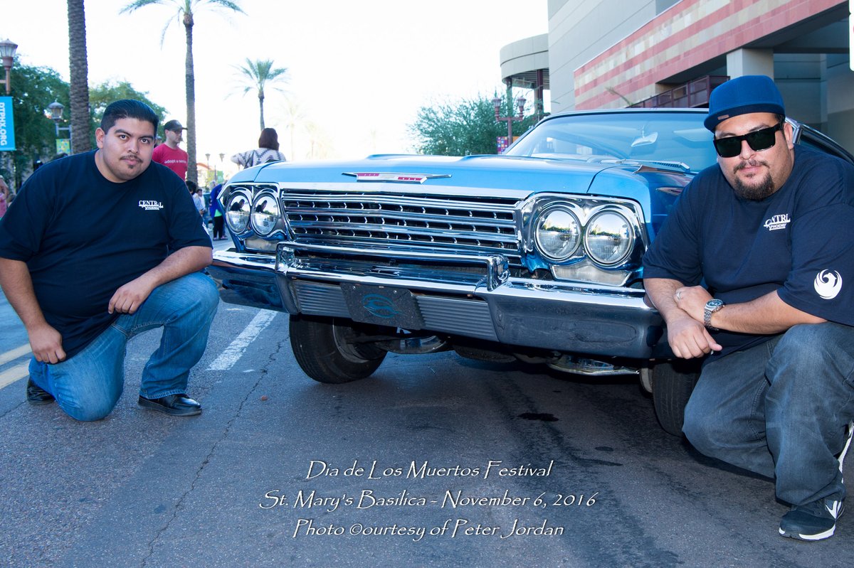 SMBasilica's tweet photo. Classic cars, low-rider cars, altar trunks, and even a few bikes will paint the landscape for the tenth annual Dia de los Muertos Festival in #DowntownPhoenix on Sun Nov 5 from 11 AM to 5 PM.  For More Info: https://t.co/770K2JBpMR https://t.co/f41LrZ9eup