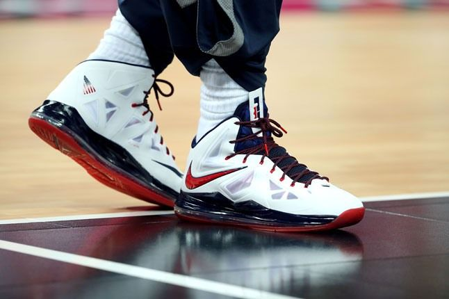 jinchung24's tweet photo. @atmos_usa Lebron X + Redeem Team = Gold Medal

A cold shoe for a cold team.

size 11.5

#atmoscollectorsclub📷 https://t.co/n9LnEqsrSU
