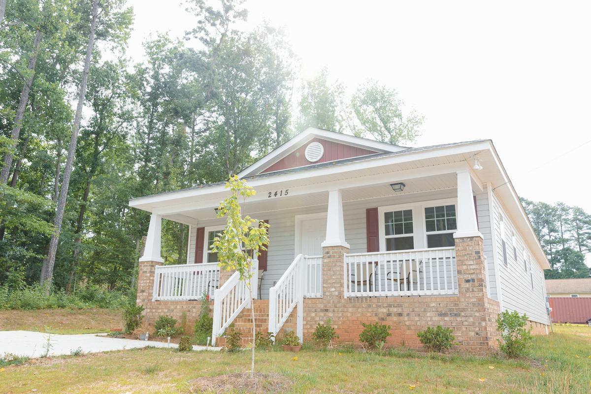 Habitat_org's tweet photo. #HabitatforHumanity is at work in all 50 U.S states. Here are examples of Habitat homes built in past years in North Carolina, Georgia, Colorado, and Texas. #WednesdayWisdom 🏠 https://t.co/GVUKs5uObR