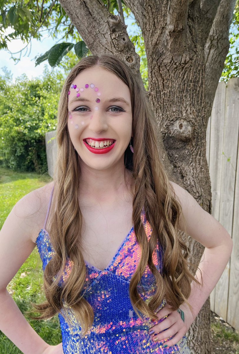 STL_Amy_W's tweet photo. 💕❤️💕 Have I known you 20 seconds or 4 years?  #4YearsOfLover @taylornation13 @taylorswift13 #birthdaytwins https://t.co/kJTJJD2ls6