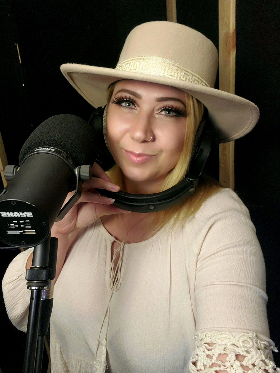 AlyssaRuffin's tweet photo. I had so much fun tracking vocals for an upcoming single, with #GrammyNominated Producer King Richard at @krmstudiosco Who's ready for some Swampy, Backwoods Blues Country? Stay tuned! π§ππΆ
#AlyssaRuffin #KingRichard #KRMStudios #studiosesh #womeninmusic #newmusic #comingsoon https://t.co/D6LuG3WsX2