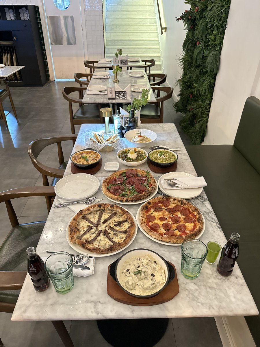 الاكل جميل جميل مره 
هالمطاعم اعلن لن مره واجيه 10 مرات🤩🤩🇮🇹