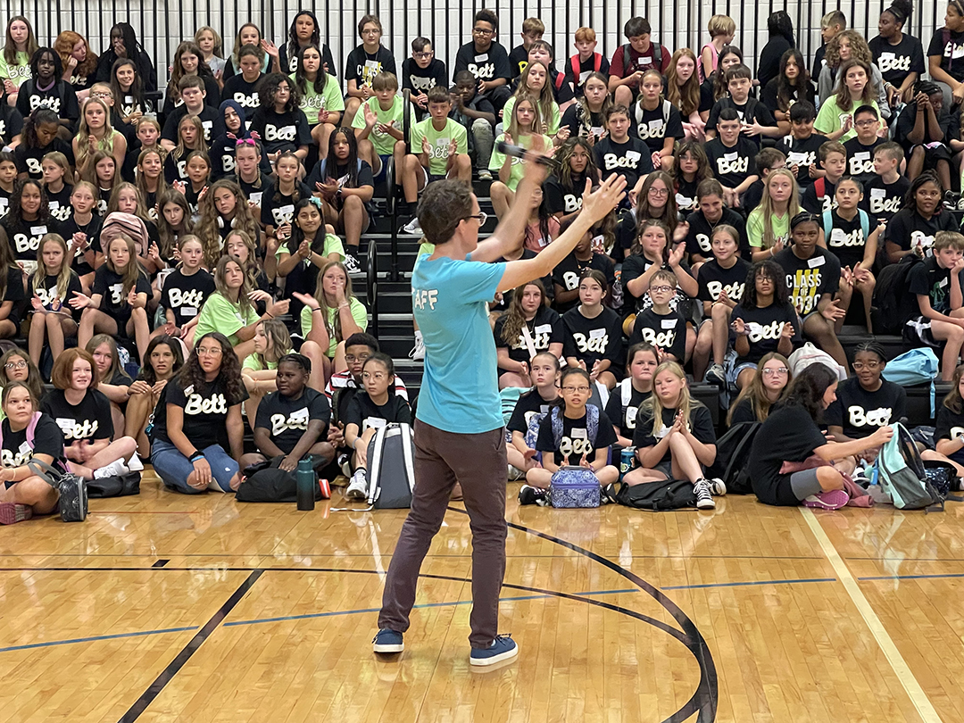 BettSchools's tweet photo. It was a fun morning with WEB Leaders and staff welcoming 6th grade students to Bettendorf Middle School. #BETTerTogether #OffToAGreatStart https://t.co/2n3hEHbvYV