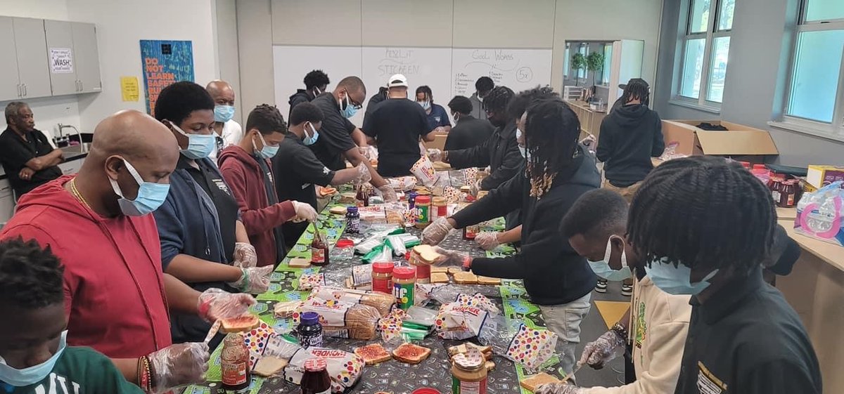 100BlackMen's tweet photo. 📍 Passionate about making a difference in your community? Our local chapters are hubs of positive change! Join us and be a catalyst for transformation. #LocalImpact #CommunityChange #ForwardFocus #100BMOA #100blackmen
📸: 2022 Thanksgiving food drive with @100BlackMen of S. Fl https://t.co/7LXGNnKr9c