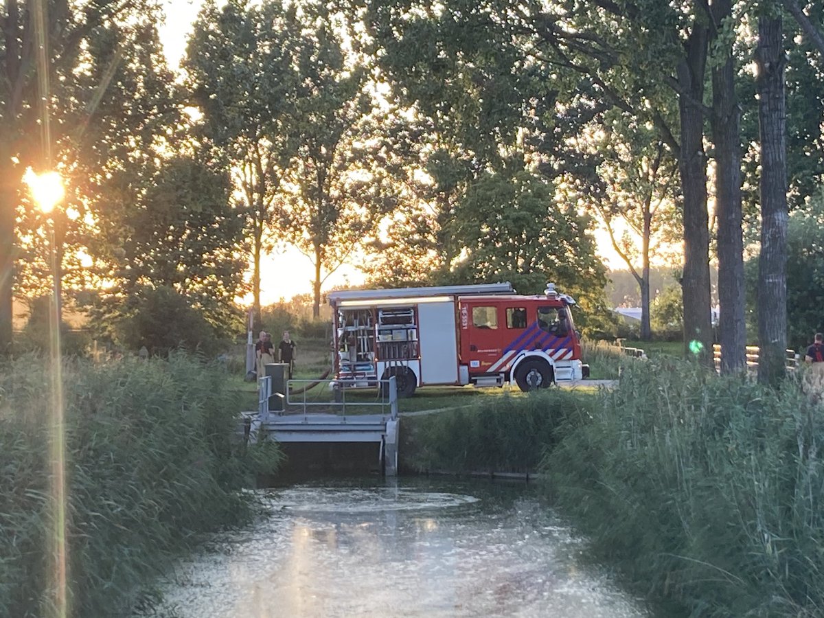 Mooie zomeravond om aan te sluiten bij de oefeningen pompen vanaf open water en aflegsystemen van <a href="/BrandweerNMD/">Brandweer Numansdorp</a>