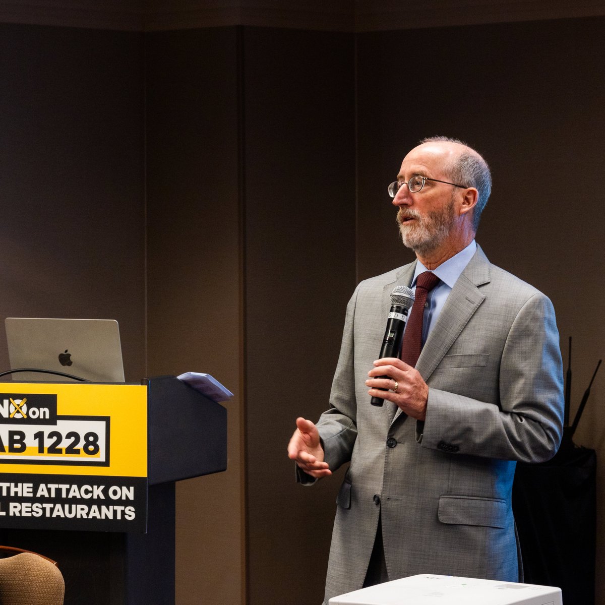 StopAB1228's tweet photo. A big THANK YOU to Senator @Steve_Glazer for welcoming local restaurant owners to Sacramento this morning as we prepared for a jam-packed day of meetings. We're calling on #CALeg to PROTECT local restaurants and REJECT #AB1228! https://t.co/6iiwUt0twL