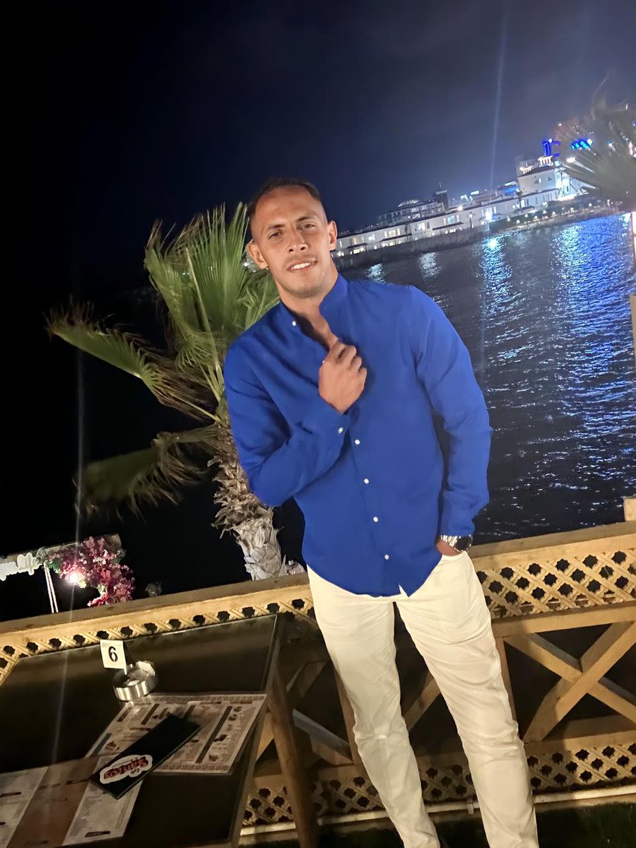 osamakotb8's tweet photo. كل العيون فينا ما تعلاش وعينينا بتعلى على الحاجب..💙💙 https://t.co/B3WiBz0MNv