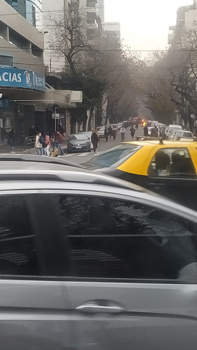 Monteromm1980's tweet photo. Incendio en Humboldt y Güemes, Palermo.
#plazaoeste 
#coto 
#saqueos 
@telefenoticias
@cronica  
@solotransito https://t.co/NXKvTyXdEr