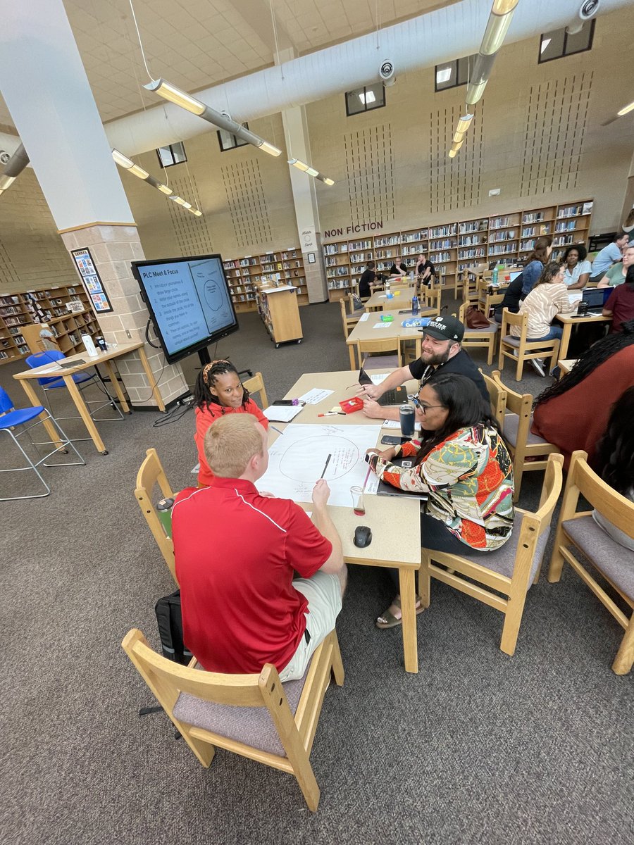 TravisDuncanEd1's tweet photo. Leading PLCs and starting the year focusing on growth &amp; intervention with a purposeful building of data-driven, instructional focused PLCs at Wakefield High School. Creating good soil with strong roots. https://t.co/0nZ2h93bME