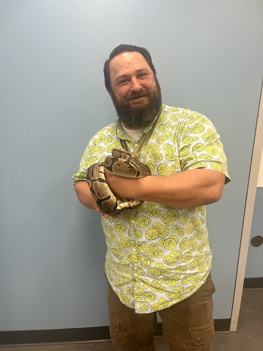 PWilliamsRPIMS's tweet image. One of the life forms in this photo is 26 years old, the other is an 8th grade science teacher.  #WarrenWill give students all kinds of memorable educational experiences!  (Way to go Mr. Van Y) #RPIMSRocks