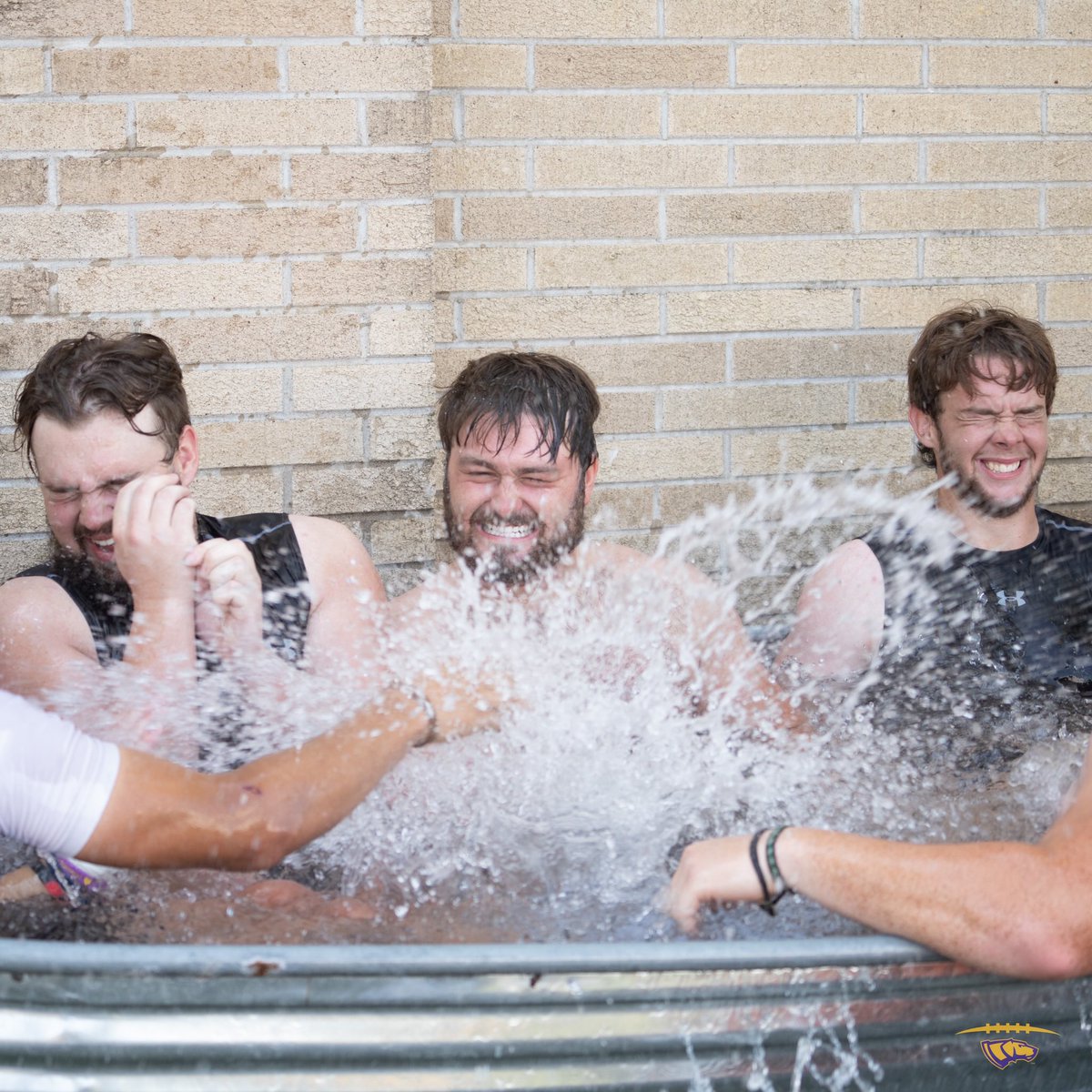 UWSPFootball's tweet photo. The ice tubs never felt so good😎

#RollDawgs🦴 https://t.co/VqOQoWwIOg
