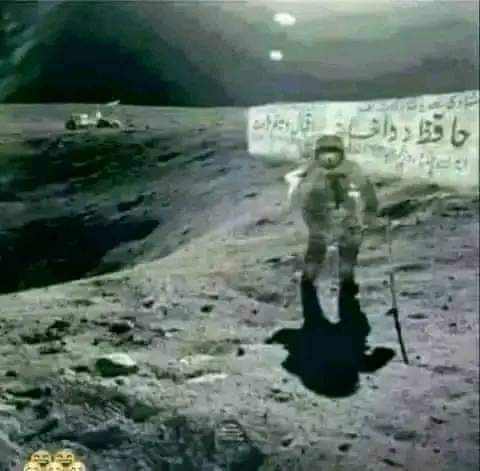 azeemisoul's tweet photo. انڈین جب چاند پر پہنچے تو پاکستانی اشتہار لگا کر واپس جا چکے تھے https://t.co/aSj2UWAZ1N