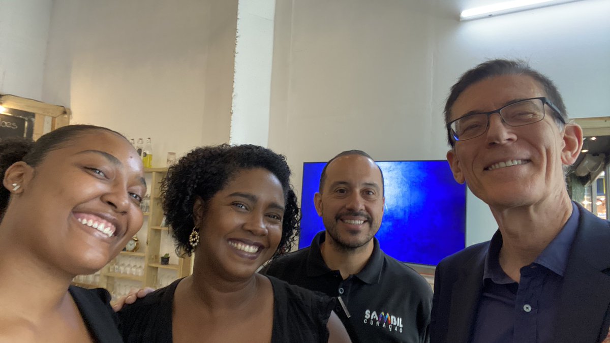 rschuddeboom's tweet image. #Sambil, una inversión Venezolana en #Curazao. Una recepción calorosa por el director Luis Moreno, un venezolano que habla muy bien Papiamento.