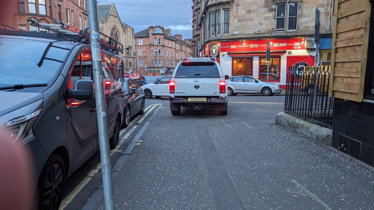 Some people are beyond belief #4x4 #pavementparking on Cathcart Rd