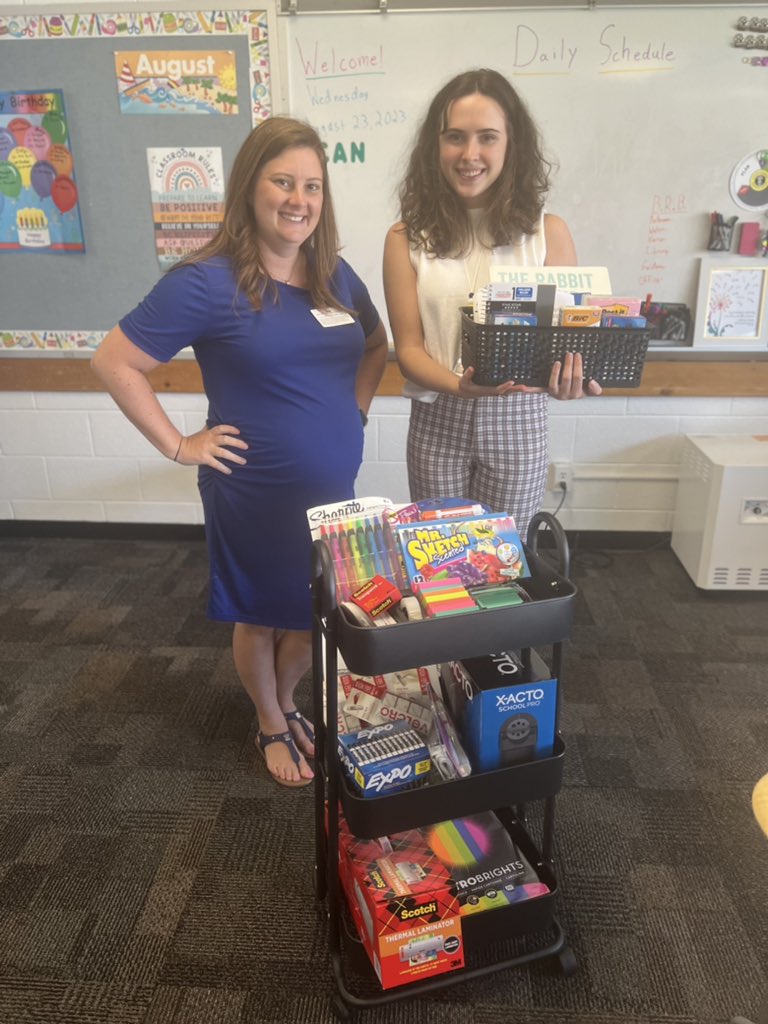 lasilvervb's tweet photo. Our @VBTitleI resource Ts brought supplies and smiles to our first year Ts today! @MrsKarr36 @Taytayteach @vbschools #startingoffright #VBRippleEffect https://t.co/XlOthN3B1q