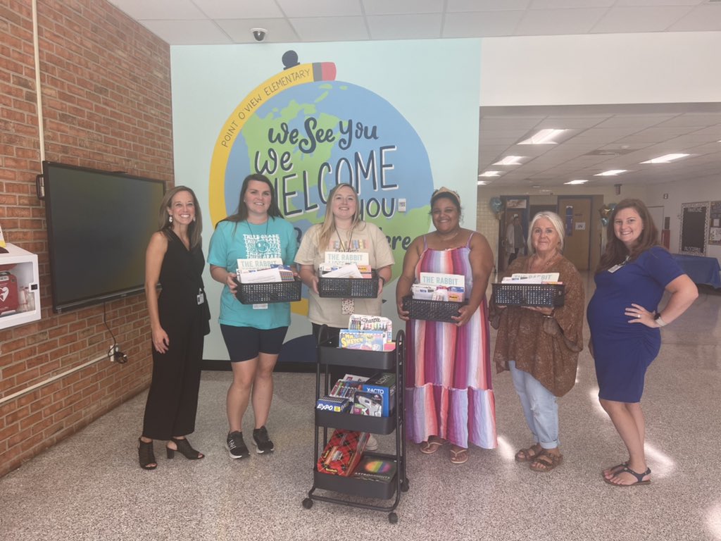 lasilvervb's tweet photo. Our @VBTitleI resource Ts brought supplies and smiles to our first year Ts today! @MrsKarr36 @Taytayteach @vbschools #startingoffright #VBRippleEffect https://t.co/XlOthN3B1q