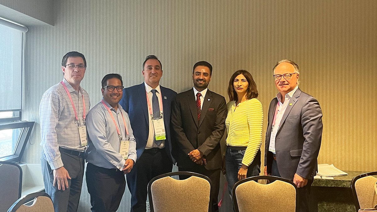 regionofpeel's tweet photo. We just had a productive meeting with @sandhuamarjot1 at the @AMOpolicy conference regarding the need for sustainable and timely infrastructure investments.

There is a need for innovative funding programs that will get shovels in the ground in Peel. https://t.co/PfxmnKm3X6
