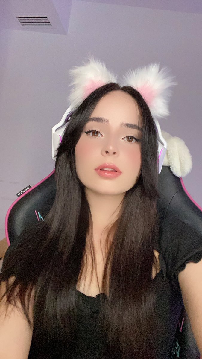 holii estamos en twitch owo
twitch.tv/silviaacat
twitch.tv/silviaacat