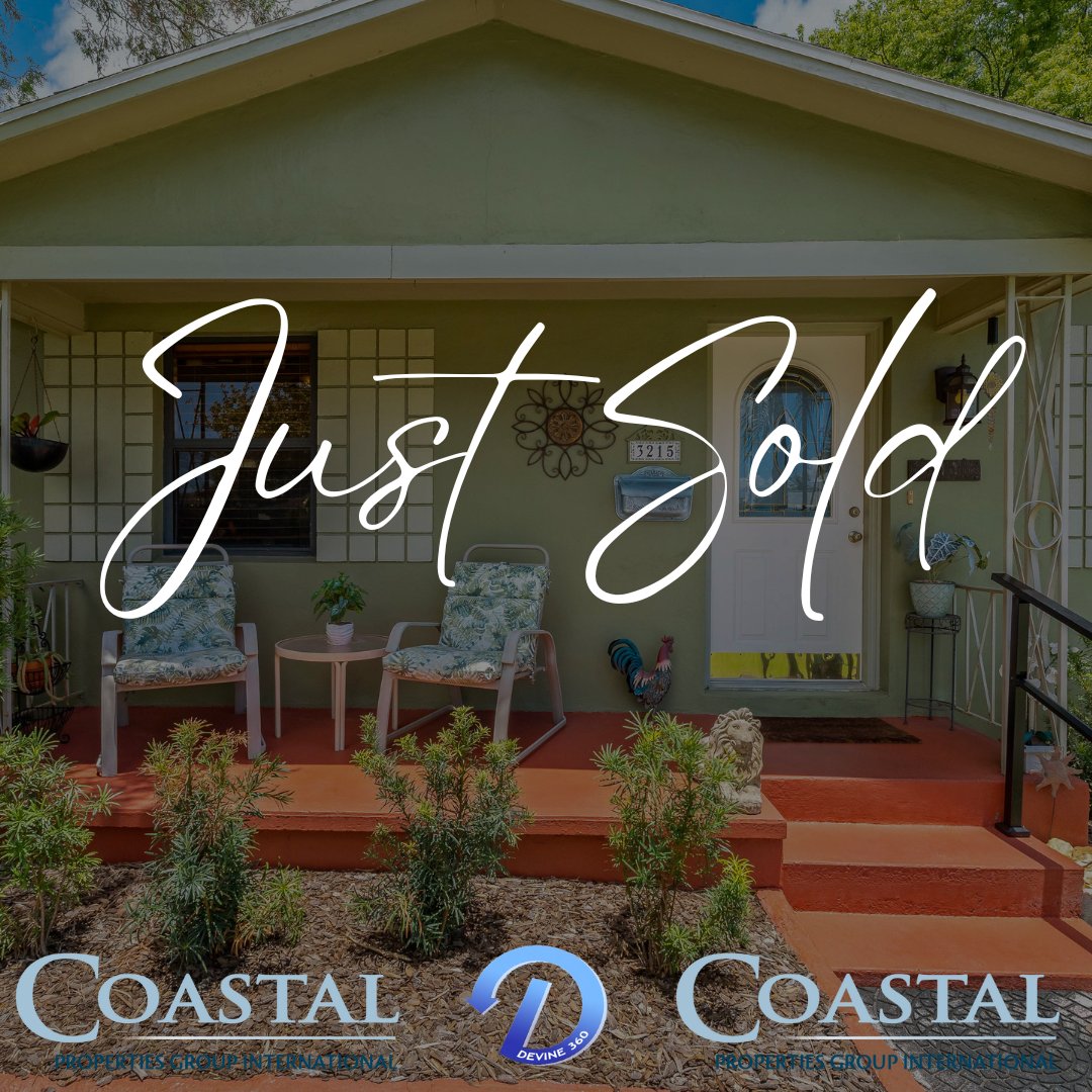 devine360team's tweet photo. JUST SOLD! This Charming Saint Petersburg home is officially CLOSED!🔐 

#Sold #TheDeVine360Team #Closed #SaintPetersburgRealEstate #SaintPetersburg #BillAndChristinaDeVine https://t.co/4NB9SJzkQN