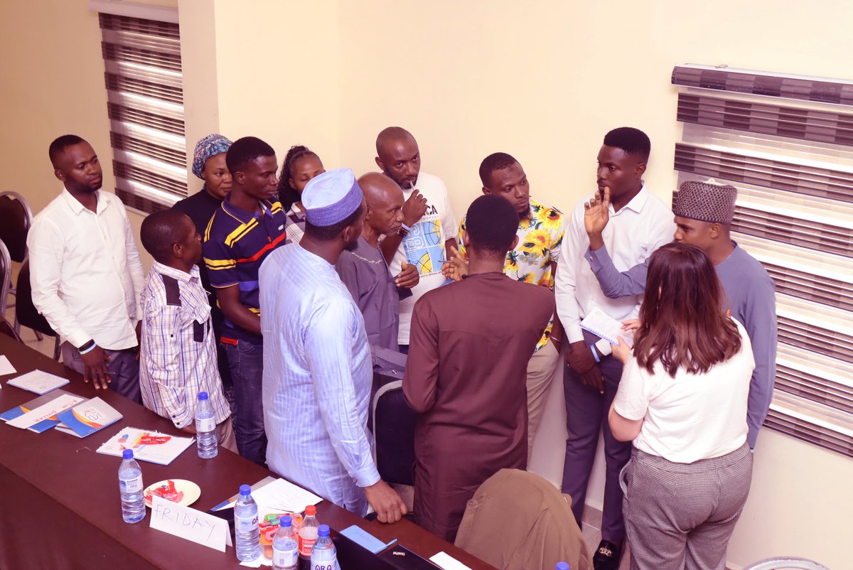 EAI_Nigeria's tweet photo. Equal Access International (Nigeria) Day 3 of Management, Compliance, Ethics and Risk Management training.
Group exercise by participants.
Facilitated by Valentina Justice, Chief Finance Officer Equal Access International.
#equalaccessinternational #securingnigeriancommunities https://t.co/kAfmrNdGdG