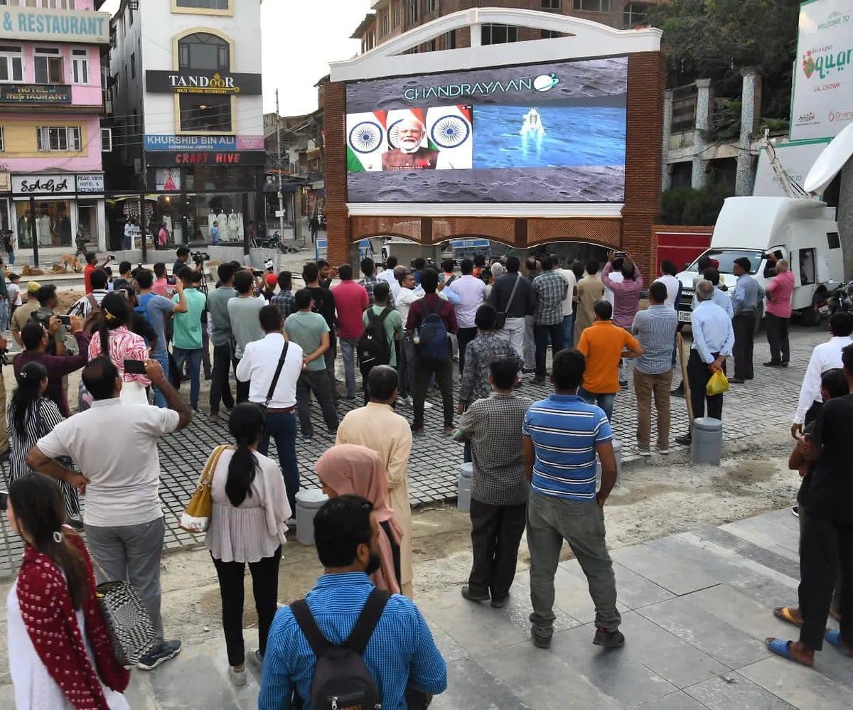 People at Lal chowk Srinagar today witnessed Live coverage of Chandrayaan-3 Landing on big screen at 'lal chowk square'.  <a href="/isro/">ISRO</a> #Chandrayaan3