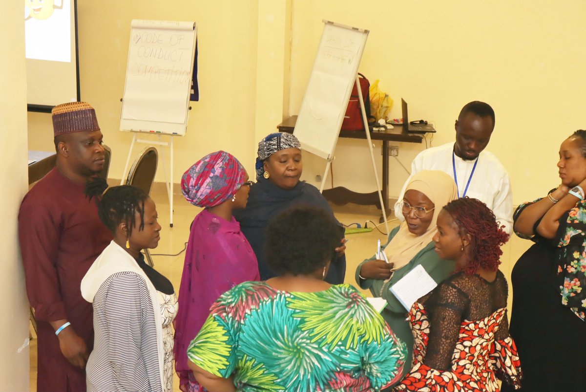EAI_Nigeria's tweet photo. Equal Access International (Nigeria) Day 3 of Management, Compliance, Ethics and Risk Management training.
Group exercise by participants.
Facilitated by Valentina Justice, Chief Finance Officer Equal Access International.
#equalaccessinternational #securingnigeriancommunities https://t.co/kAfmrNdGdG
