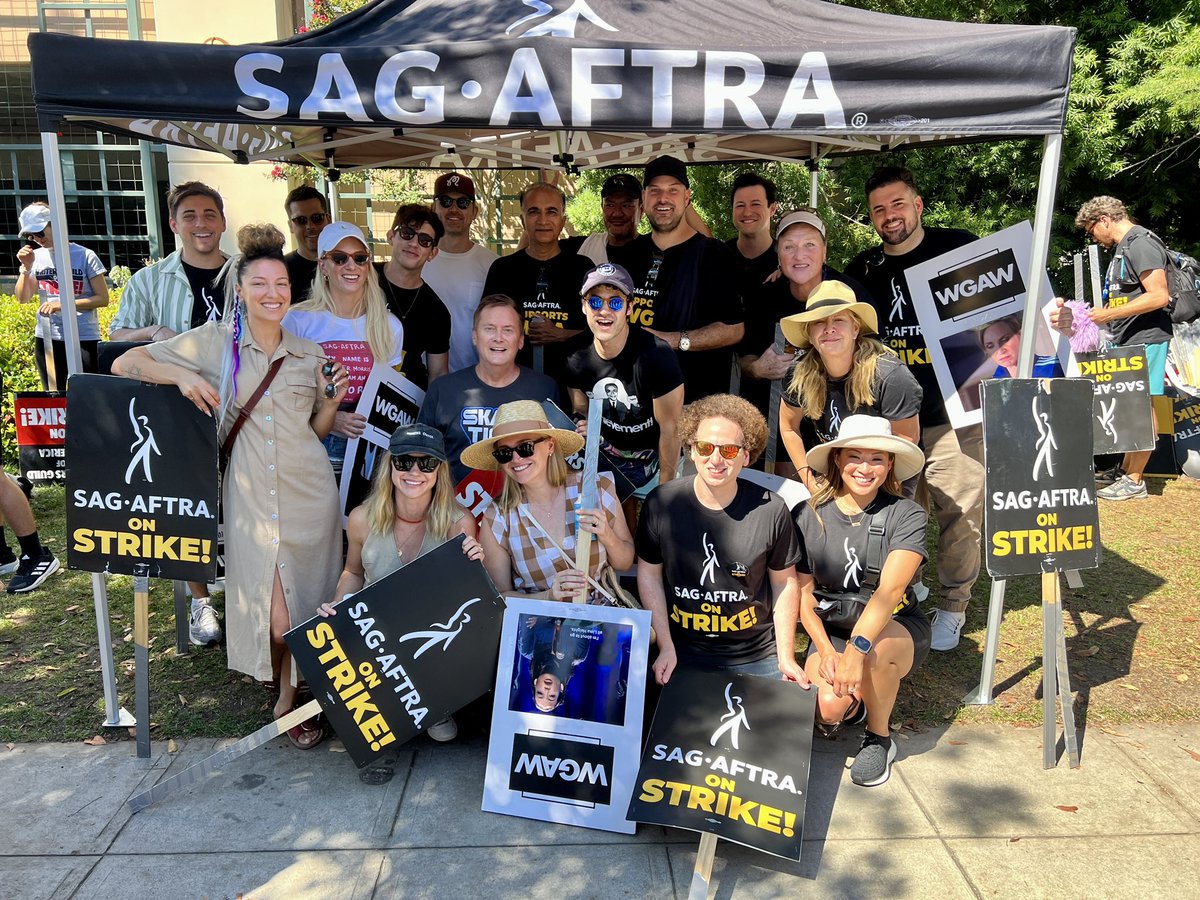 Glee team showed up and showed out @sagaftra @WGAWest #UnionStrong