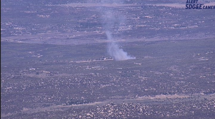 firevalleyphoto's tweet photo. #HomesteadFire in Aguanga, CA at Hernley Rd 2 acres @CALFIRERRU https://t.co/FWiAGFKNf9