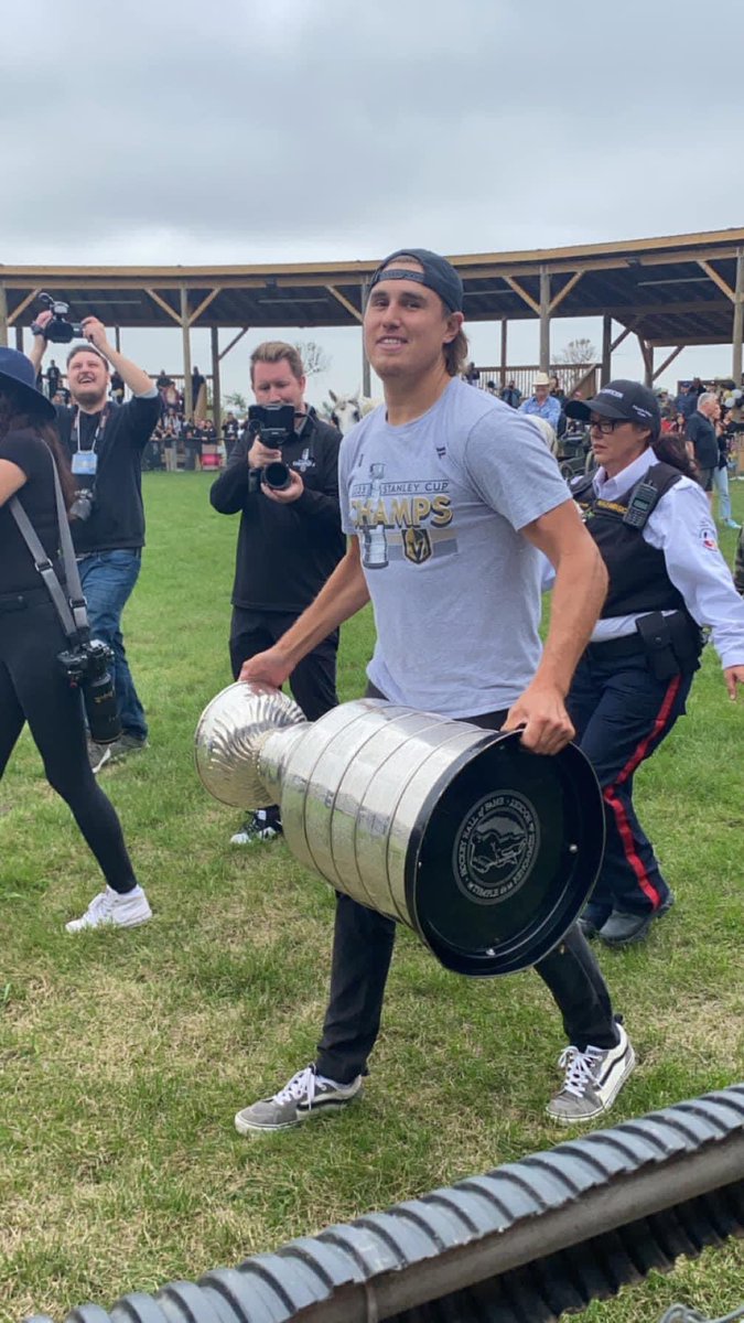 Zach Whitecloud bringing the Cup to his home of Sioux Valley Dakota Nation! 

📸 Melissa Houle