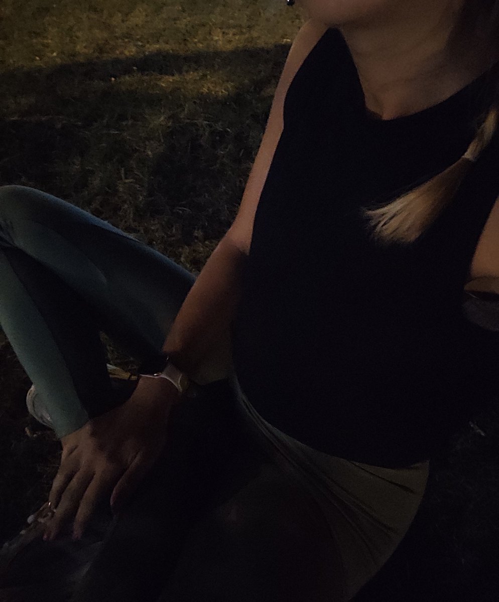 Kendimi bildim bileli "yalnız" olmayı çok sevdim taktım kulaklığımı açtım en sevdiğim şarkıları biraz yürüdüm biraz uzandım çimenlerde. Oh. Canım kendim seni özlemişim🥰